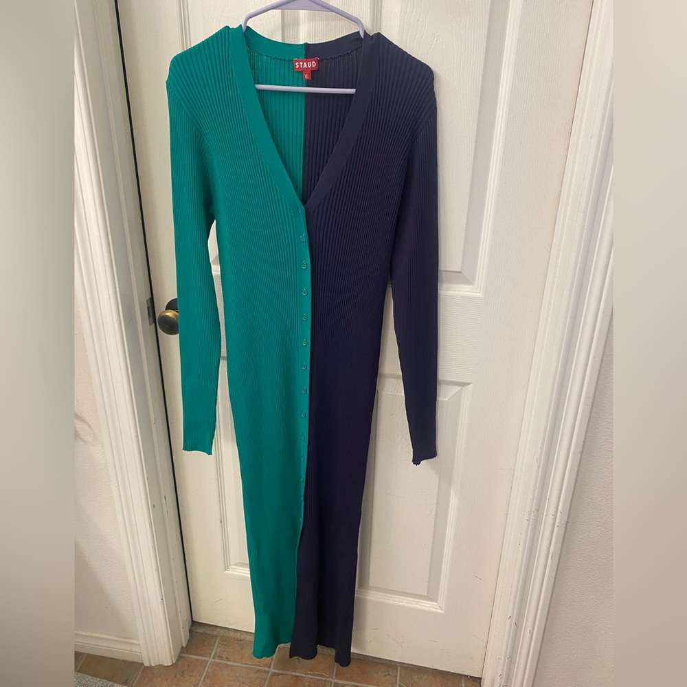 Colorblock Rib-Knit Button-Front Dress in Green & Navy - Picture 6 of 7
